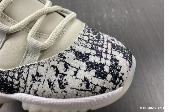 CD6847-002 Bone Snake 11 Jordan Low Light Retro CD6847-002 0424